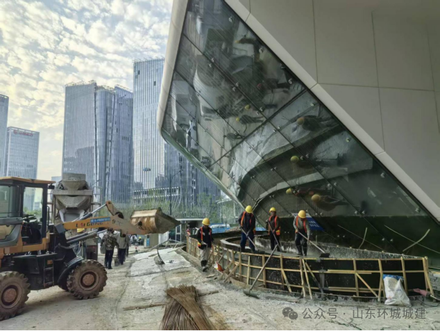 近日，环城城建承建的科创中心景观项目建设迈入“加速期”。作为项目施工主体，环城城···